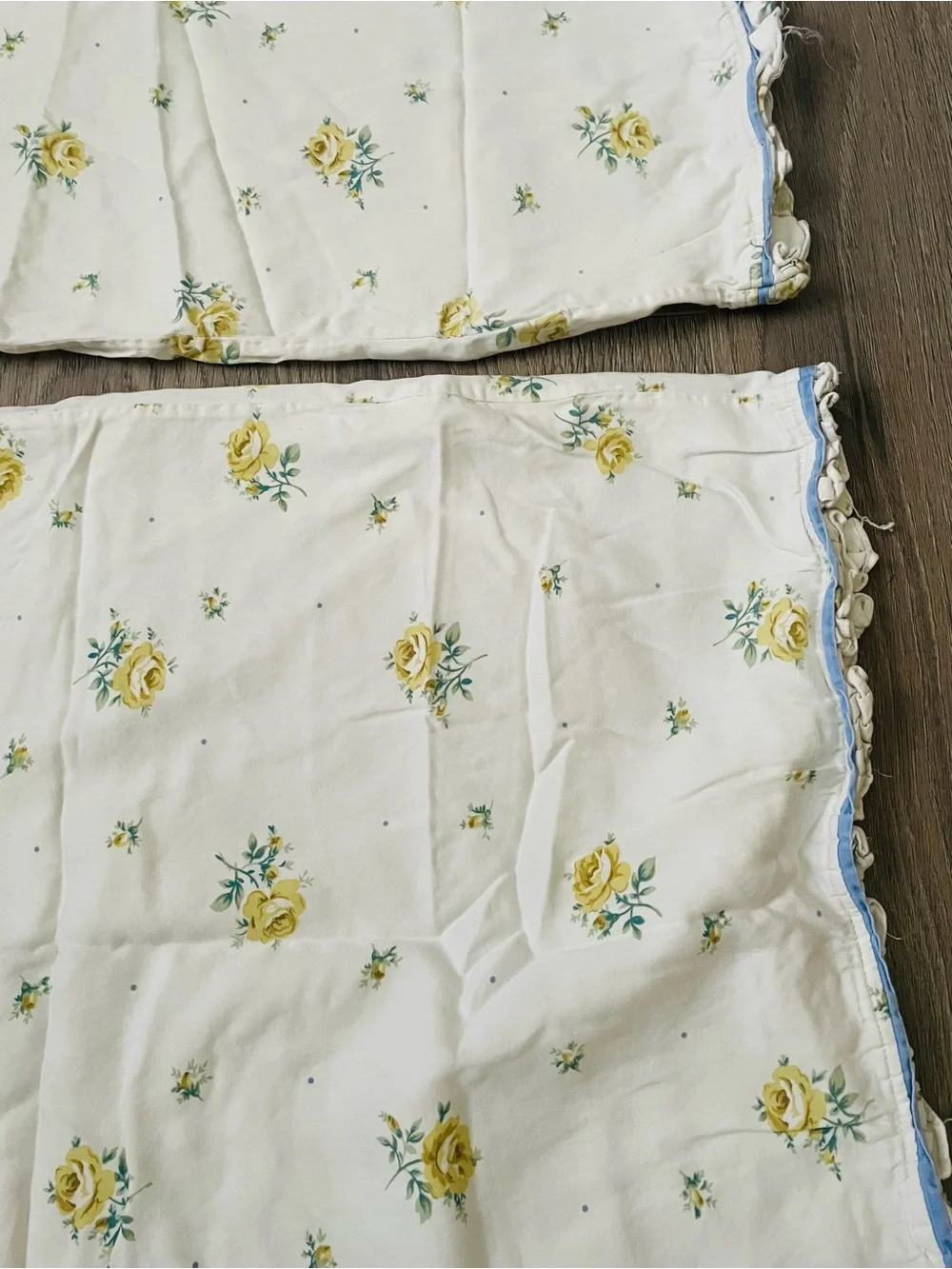 Waverly Vintage Pillowcases Set Of 2 White 20 x 26” Floral Cotton Cottagecore